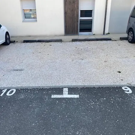 T3 Spacieux Avec 2 Places De Parking Gratuites Appartement *